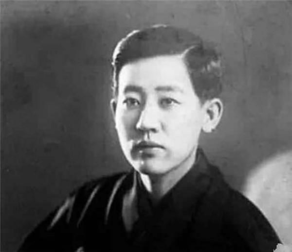 川島芳子槍決過程：戴著口罩前往槍決現場，腦袋被槍打破面目全非