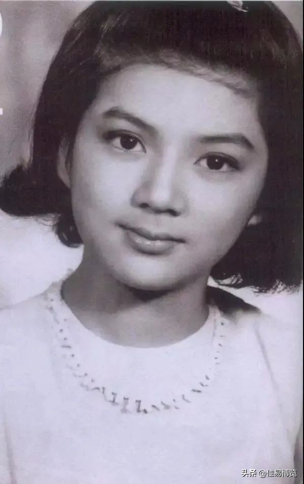 馮寶寶：從一無所知的童星，到胸口寫勇的老婦，生活就是一場修行