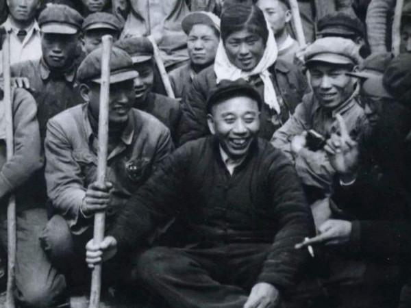 王震治疆缺技術人才，李四光推薦：有個學生在監獄，王震大膽起用