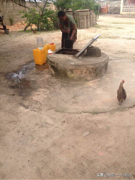你知道安哥拉黑人用來裝水的黃色桶，最初的用途是什麼嗎？