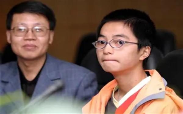 13歲少年從昆明扒飛機到重慶，高空飛行1.5小時，後來咋樣了？