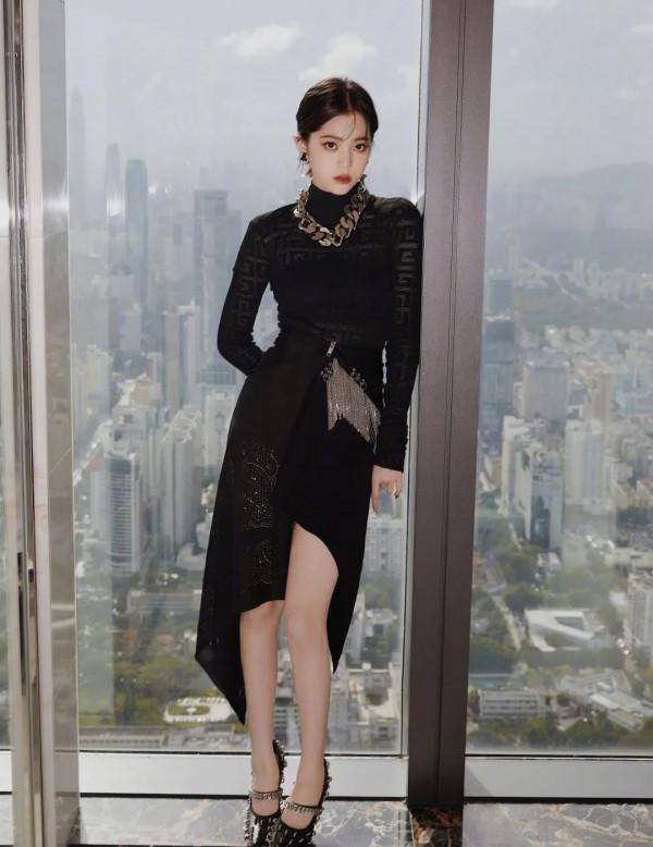 剪短髮後的歐陽娜娜，百變造型又美出圈