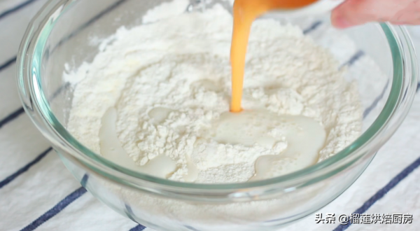 有手就能做的乳酪餅教程，免廚師機免揉，爆拉絲鬆軟香甜不幹不硬