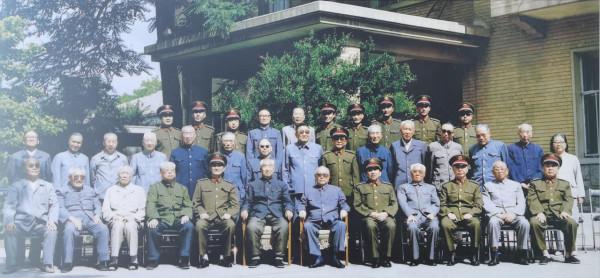 1988年，11位大軍區司令同框，所為何事？徐向前：我可以負責