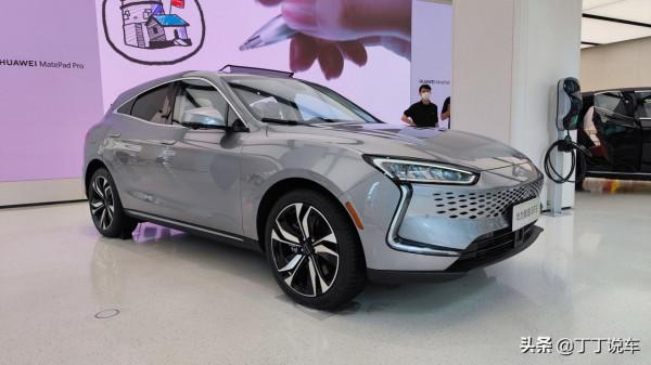 試駕賽力斯華為智選SF5：20多萬1000公里續航的“華為”值嗎？