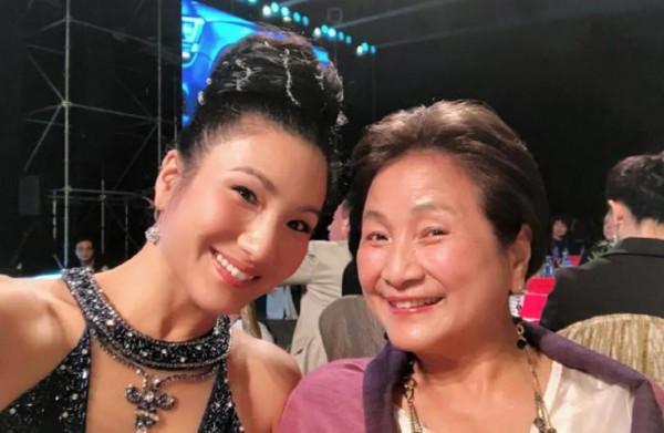 周星馳版《唐伯虎點秋香》中的華夫人：鄭佩佩