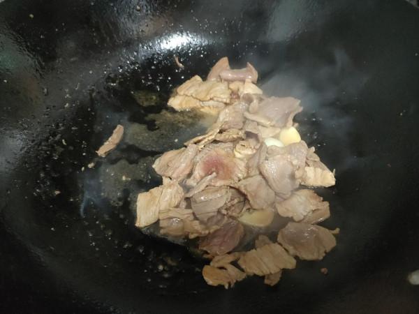 夏天，適合多吃些木耳，加入2樣一起炒，營養又健康