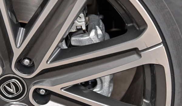 留給特斯拉的時間不多了，長安混動車型來襲，底盤讓人又愛又恨？