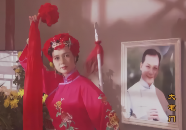 《大宅門》播出20年，男二63歲依然吃香，有人成“姨太太專業戶”