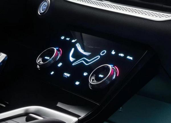 用GT風格打造家轎,全新第三代奔騰B70有哪些看點? 用GT風格打造家轎,全新第三代奔騰B70有哪些看點?