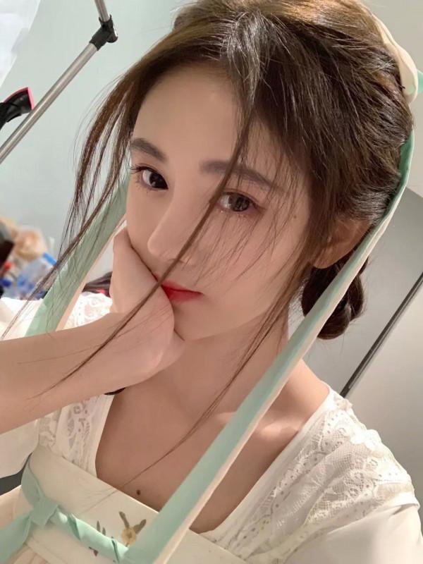 跳進魚塘解救28歲離異女子，獲得她的好感，最終步入婚姻殿堂