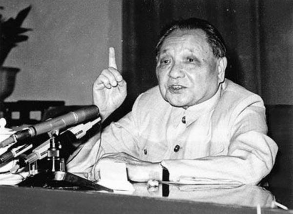 1981年，鄧小平的10天新疆之行，堅定了要恢復生產建設兵團的決心