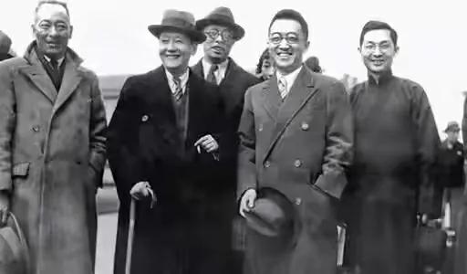 著名歷史學家吳晗,與癱瘓姑娘袁震的感情史 著名歷史學家吳晗,與癱瘓姑娘袁震的感情史