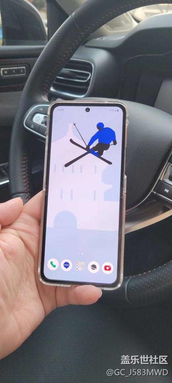 粉絲收到三星Galaxy Z Flip3 5G冬奧版，顏值真的很耐打