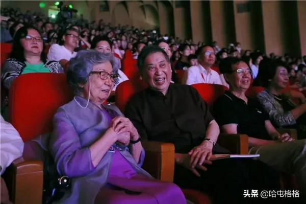 96歲的葉嘉瑩先生帶給我們的，不僅僅是詩詞和3568萬捐贈
