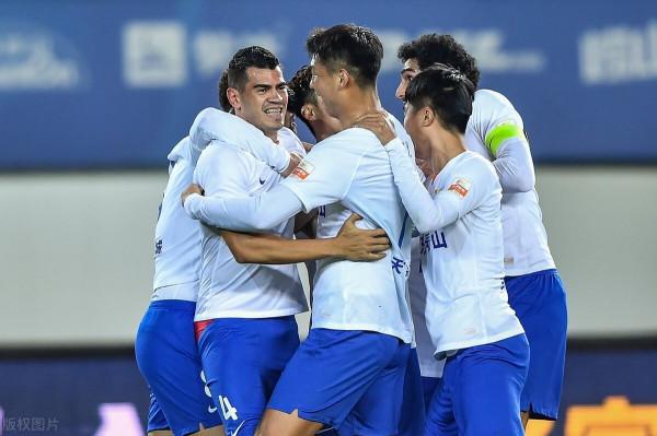 中超-孫準浩世界波奧斯卡失點，爭冠戰泰山2-0海港，8分優勢領跑