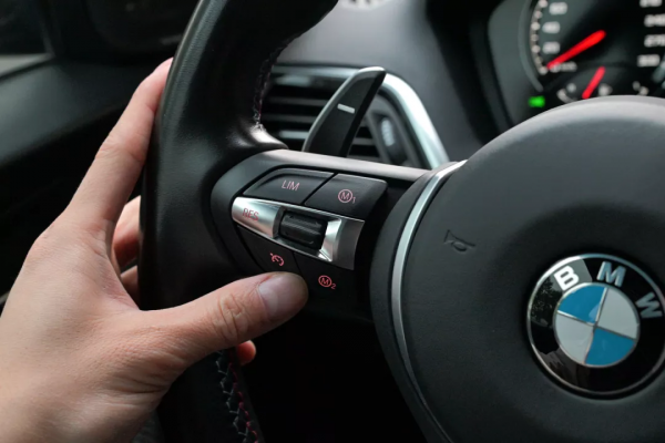 純正寶馬駕控,短小車身,前置後驅,4.2秒破百——二手 寶馬M2 純正寶馬駕控,短小車身,前置後驅,4.2秒破百——二手 寶馬M2