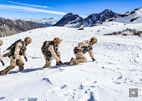 嚴寒中的堅守！海拔4676米的標沙拉錯哨點，官兵將“年味”帶上高原