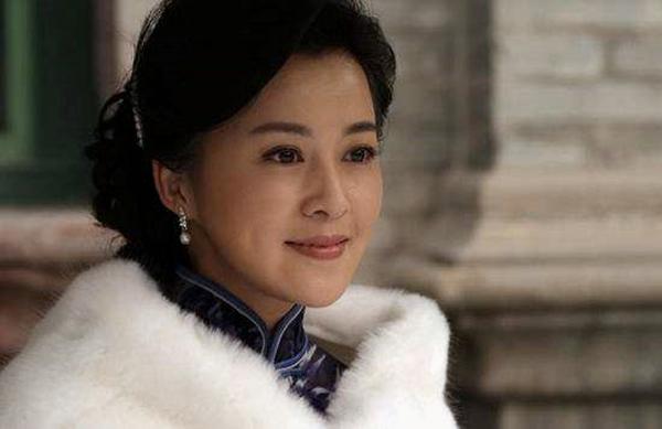 太原解放，閻錫山五妹服毒未死，閻軍大將禁止施救：用汽油澆我們