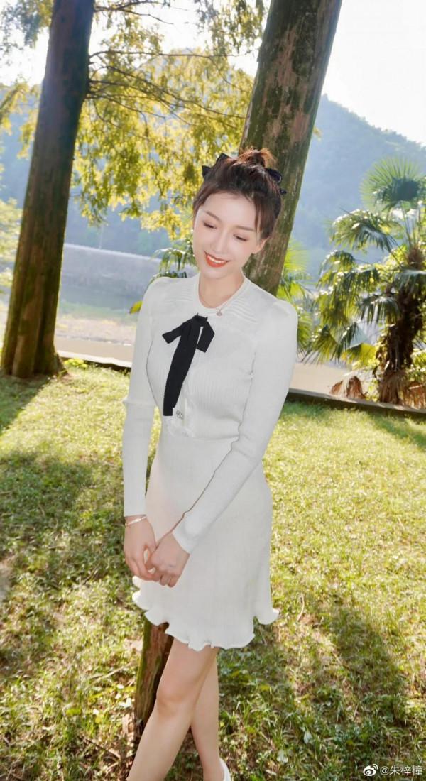 鳳凰網主持人朱梓橦 鳳凰網主持人朱梓橦