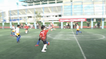 追光 |“終於奪冠了！”9歲男足隊長痛哭，事情並不簡單……