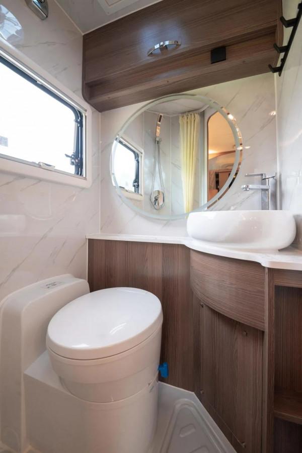 大水大電＋全車高配 誰能有此名號？鳳凰依維柯雙拓展C型請求出戰