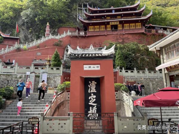 紅軍走過的瀘定橋，雖然如今保護措施齊全，但走上去依舊心驚膽戰