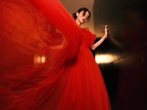 Angelababy楊穎┃一襲紅裙，明豔動人……