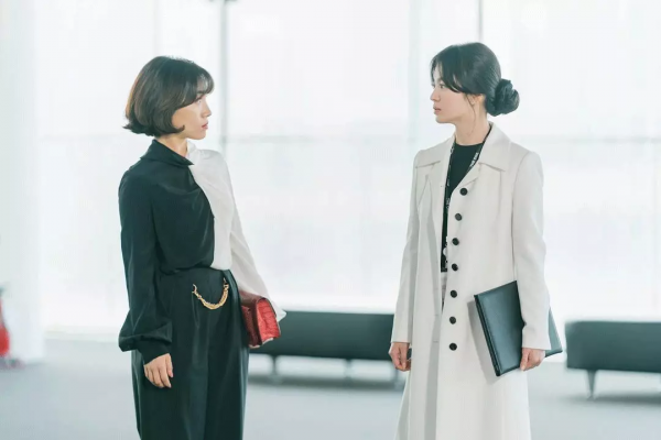 宋慧喬，開始演不相信愛情的女海王了《現在正在分手中》造型解析