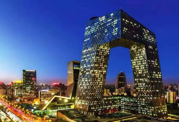 北京“央視大樓”就像一件“褲衩”?德國遊客覺得很疑惑 北京“央視大樓”就像一件“褲衩”?德國遊客覺得很疑惑