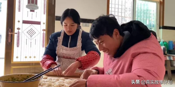 橫店群演的真實生活：日入百元，橫漂只買得起盒飯嗎