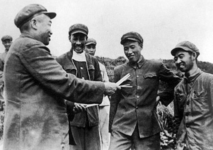 抗美援朝主帥：陳毅主動請纓被拒，偉人為何首選粟裕、林彪？