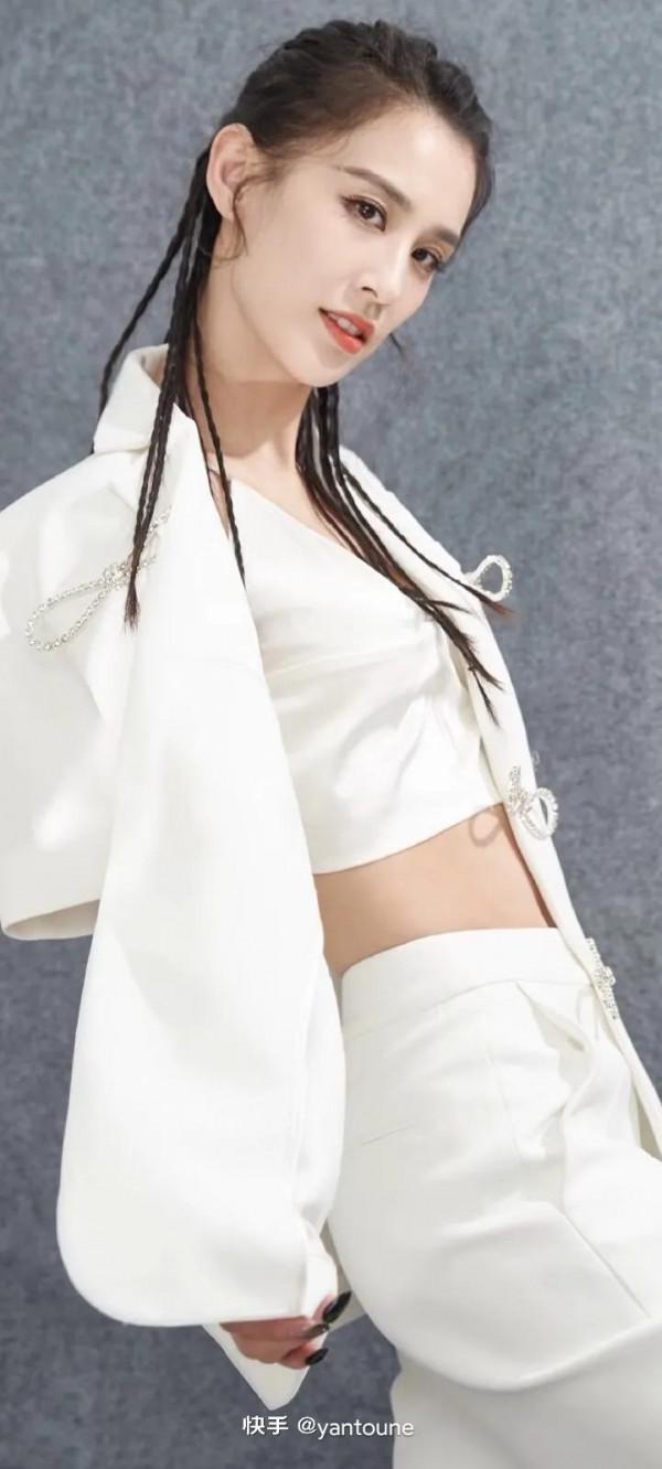 青春靚麗女神黃聖依 青春靚麗女神黃聖依