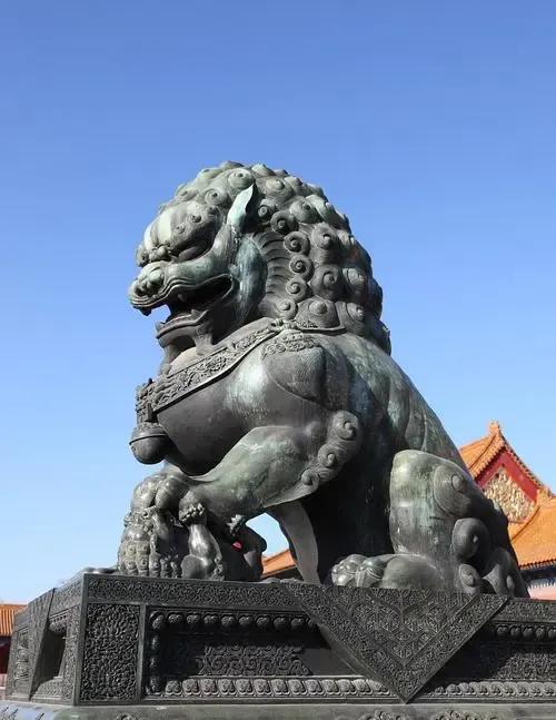 為什麼古人的住宅前總是有兩尊石獅子？