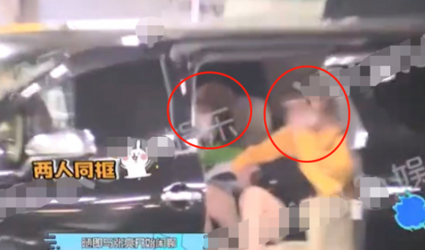 張亮與前妻複合添錘！一家人逛街其樂融融，男方站車旁貼心等寇靜