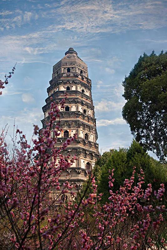 中國第一斜塔--虎丘塔
