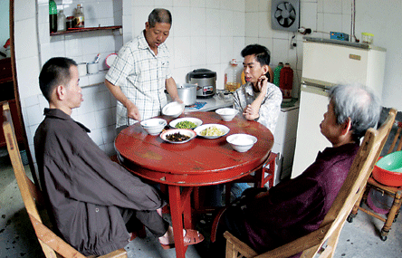 福建煤礦工人,朋友去世,他娶了朋友的癱瘓妻子,遭遇車禍成殘疾 福建煤礦工人,朋友去世,他娶了朋友的癱瘓妻子,遭遇車禍成殘疾