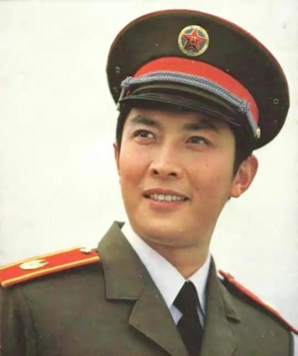 18位山東籍男星，個個濃眉大眼，英氣逼人，靳東、柳雲龍榜上有名