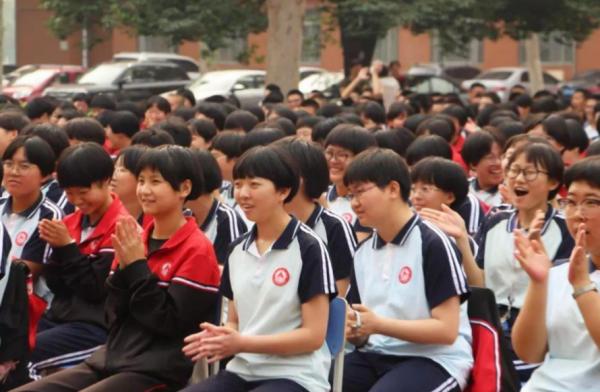 初中生喜迎中考“新政策”，中考50%分流將取消？家長直呼等到了