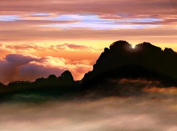 泰山雲海，蔚為壯觀