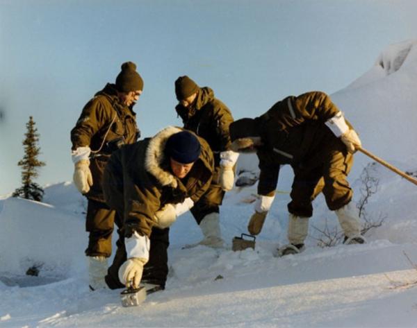 新知丨天上真能掉“餡餅”? 新知丨天上真能掉“餡餅”?