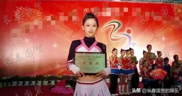 章澤天16歲時青澀舊照曝光，對著鏡頭比V笑容燦爛