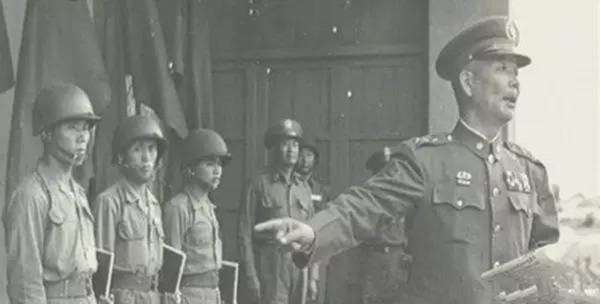 劉伯承說留活口，毛澤東要他帶上鐐銬，王近山抓的人究竟是誰？