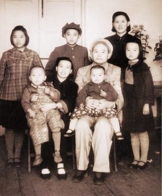 1957年，一林場工人進京，徐海東午睡前交代：他來時要叫醒我