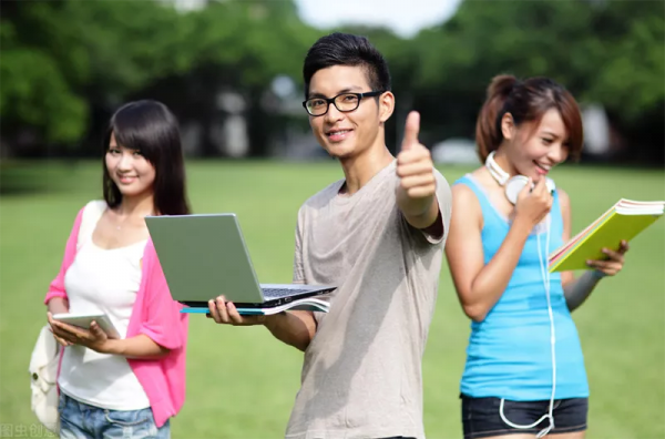 媽寶男VS嬌嬌女:“雞娃”教育養大的新一代巨嬰 媽寶男VS嬌嬌女:“雞娃”教育養大的新一代巨嬰