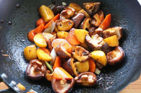 天氣轉涼,真的超愛一鍋燉,一道菜5種食材,下飯又省力 天氣轉涼,真的超愛一鍋燉,一道菜5種食材,下飯又省力