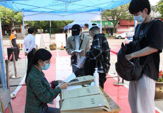 女孩慶生花費12萬，無錢支付請家長，父母：家中積蓄只夠賠一半