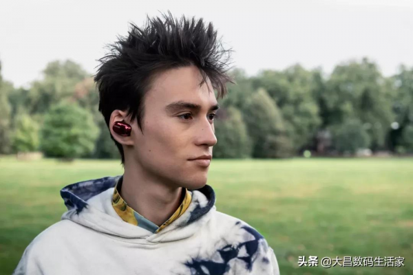 SHURE攜手Jacob Collier | 全球正式釋出AONIC FREE真無線隔音耳機