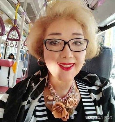 從甜美歌后到街頭乞丐，三任丈夫和一個兒子就這樣斷送了她的一生