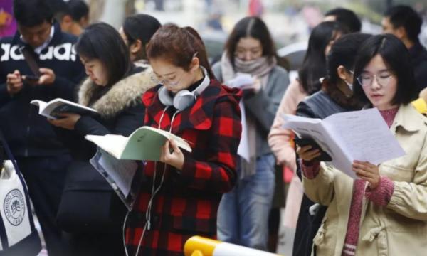 “新型啃老”開始了，家長很難察覺，還以為學生很努力很孝順